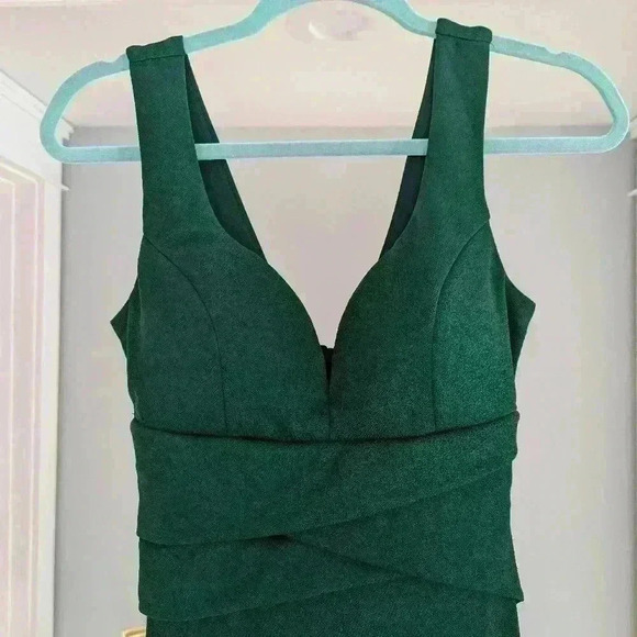 Emerald Green Windsor Sundae Sweetheart Side-Slit Gown - Picture 2 of 9